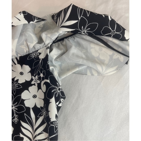 Cabana del Sol One Piece Floral Bathing Suit Size: L - Picture 7 of 11
